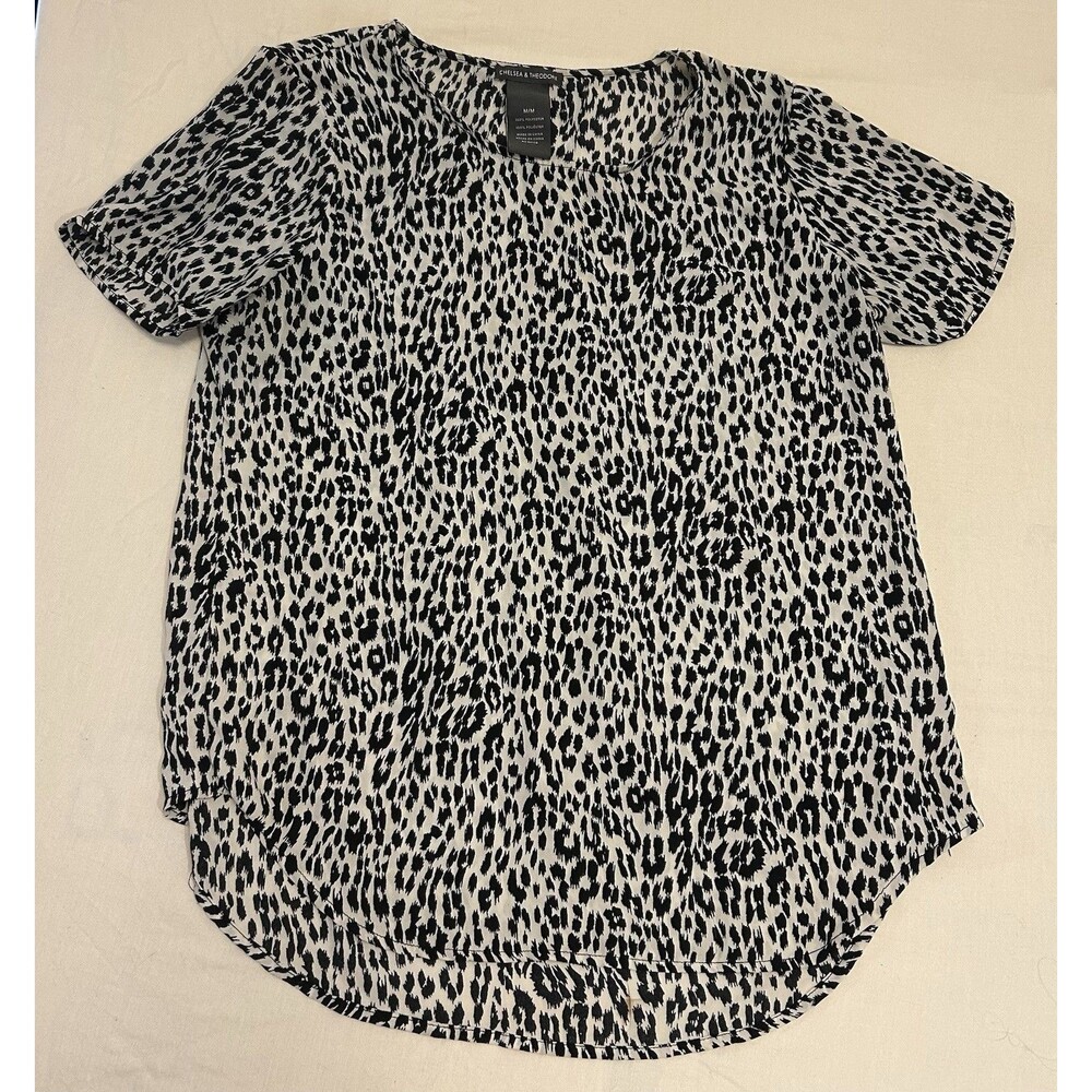 Chelsea & Theodore Women's Animal Print Flowy Blouse Size M Short Sleeve